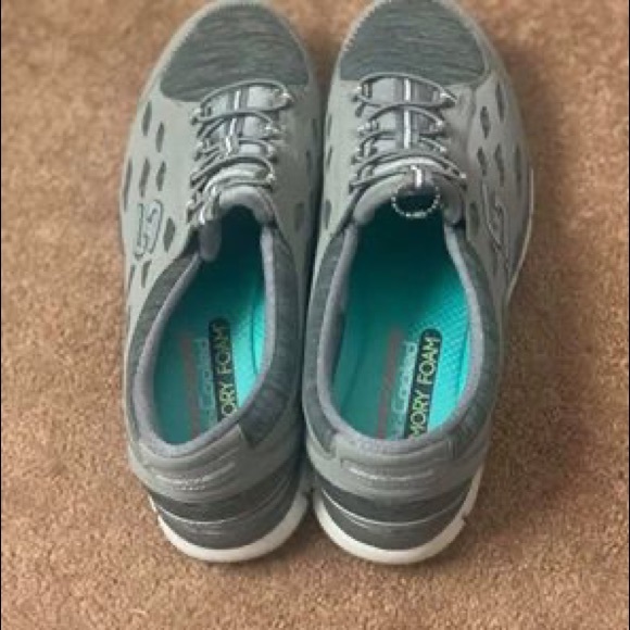 Skechers - Picture 3 of 3